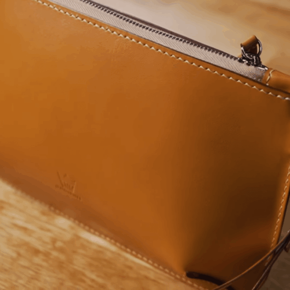 Клатч из кожи