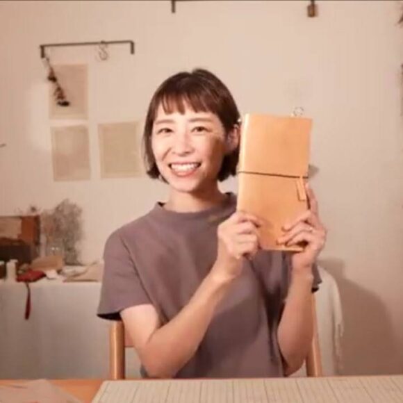 Обложка для ежедневника из кожи