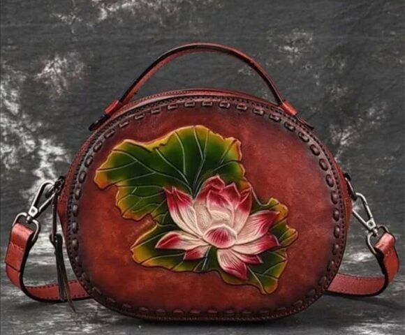 Сумочка с тиснением