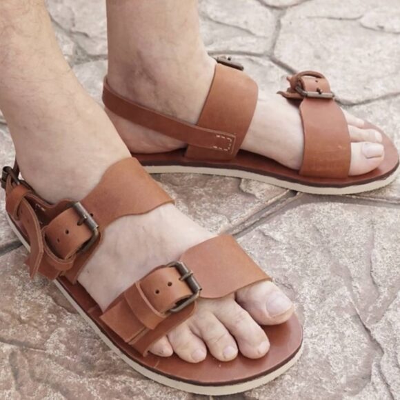 Выкройка сандалий из кожи который каждый может сшить своими руками. Летняя мужская обувь на бляжках