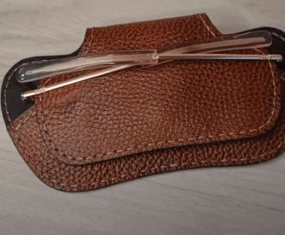 Чехол для очков из кожи