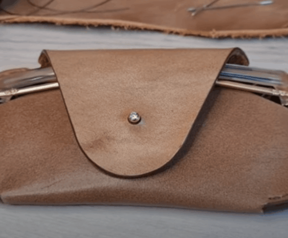 Кожаный чехол для очков