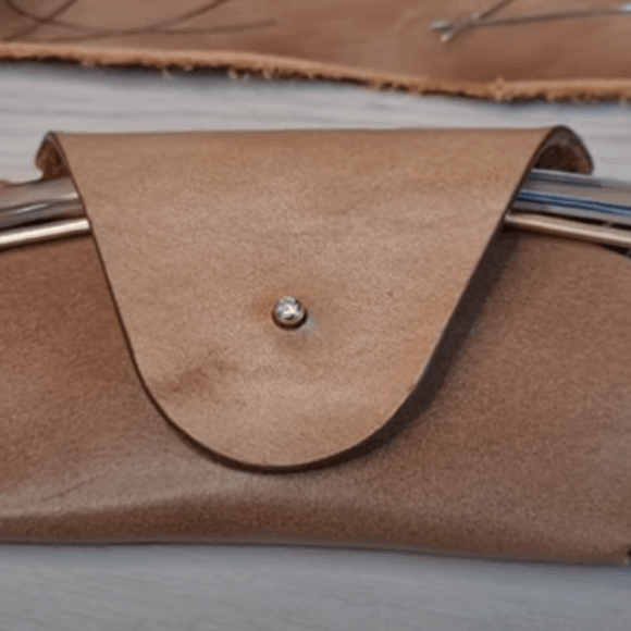 Кожаный чехол для очков