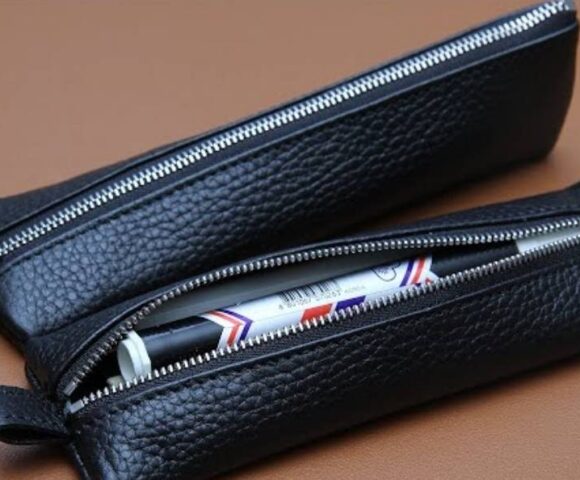 Кожаный пенал на молнии