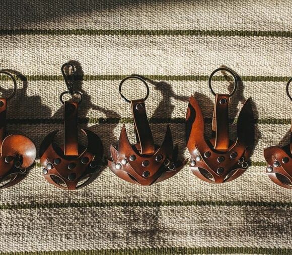 Набор брелков из кожи