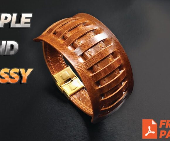 Браслет из коричневой кожи ручной работы с замысловатым вырезом и золотой застежкой на черной поверхности с надписью "Просто и стильно" и значком "Свободный узор" в углу.