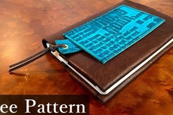 Кожаная обложка для блокнота выполнена вручную, в темно-коричневом цвете с добавлением синей вставки.