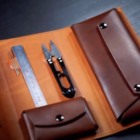 Чехол из кожи для швейных принадлежностей кожевника