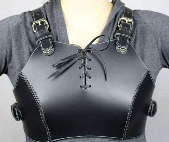 Кираса из толстой кожи женский вариант, на сайте есть мужская кираса