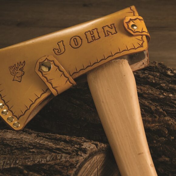 Выкройка чехол из кожи для топора с тиснением рисунка