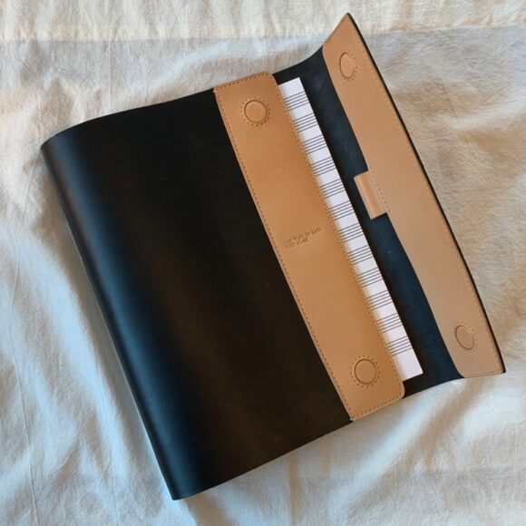 Выкройка из кожи папка для бумаг и нот на кольцах