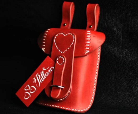 Сумочка на пояс женская с сердечком