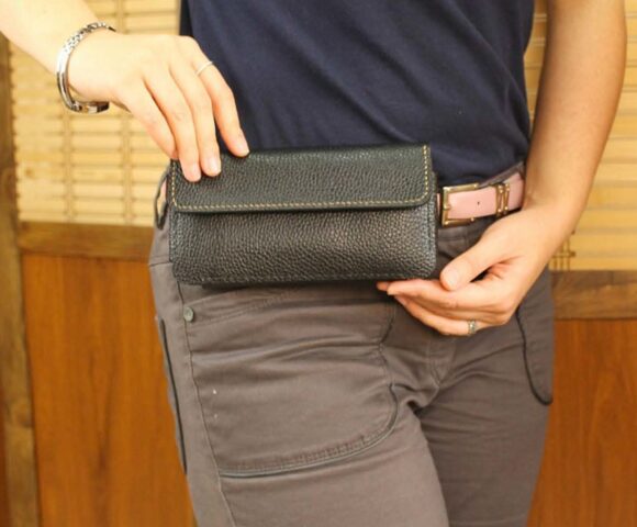 Выкройка из кожи небольшая сумочка на пояс для смартфона