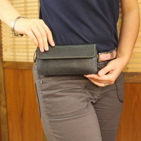 Выкройка из кожи небольшая сумочка на пояс для смартфона