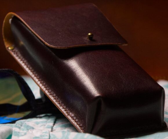 Выкройка элегантного футляра из кожи на кобурной кнопки