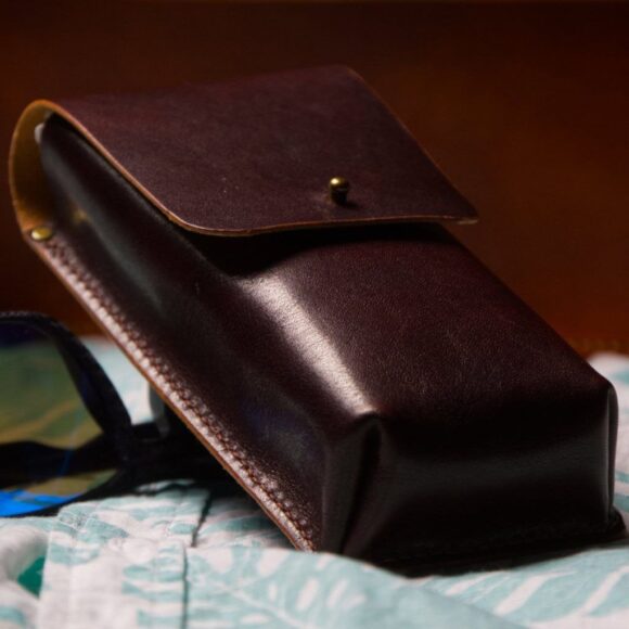 Выкройка элегантного футляра из кожи на кобурной кнопки