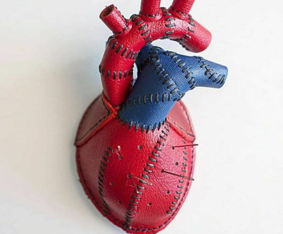 Игольница в виде анатомического сердца