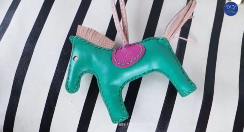 Выкройка брелок лошадь из кожи, фетра, ткани
