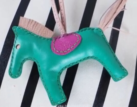 Выкройка брелок лошадь из кожи, фетра, ткани