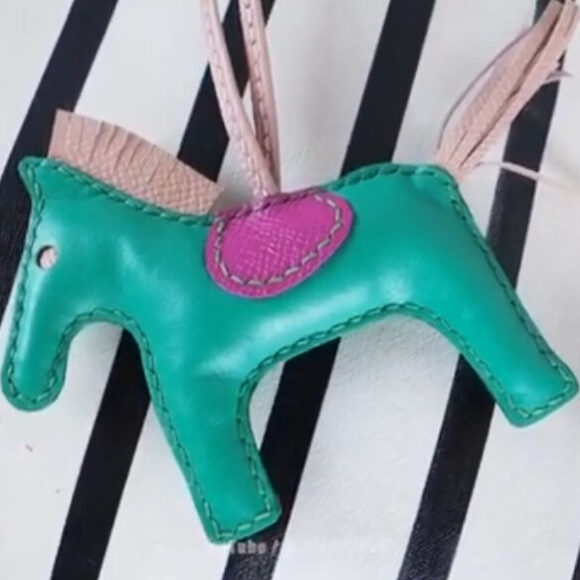 Выкройка брелок лошадь из кожи, фетра, ткани