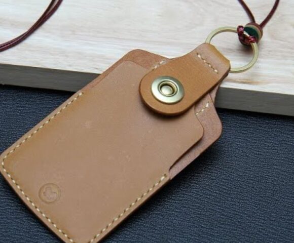 Кожаный картхолдер на шнурке на шею от Navico Leather