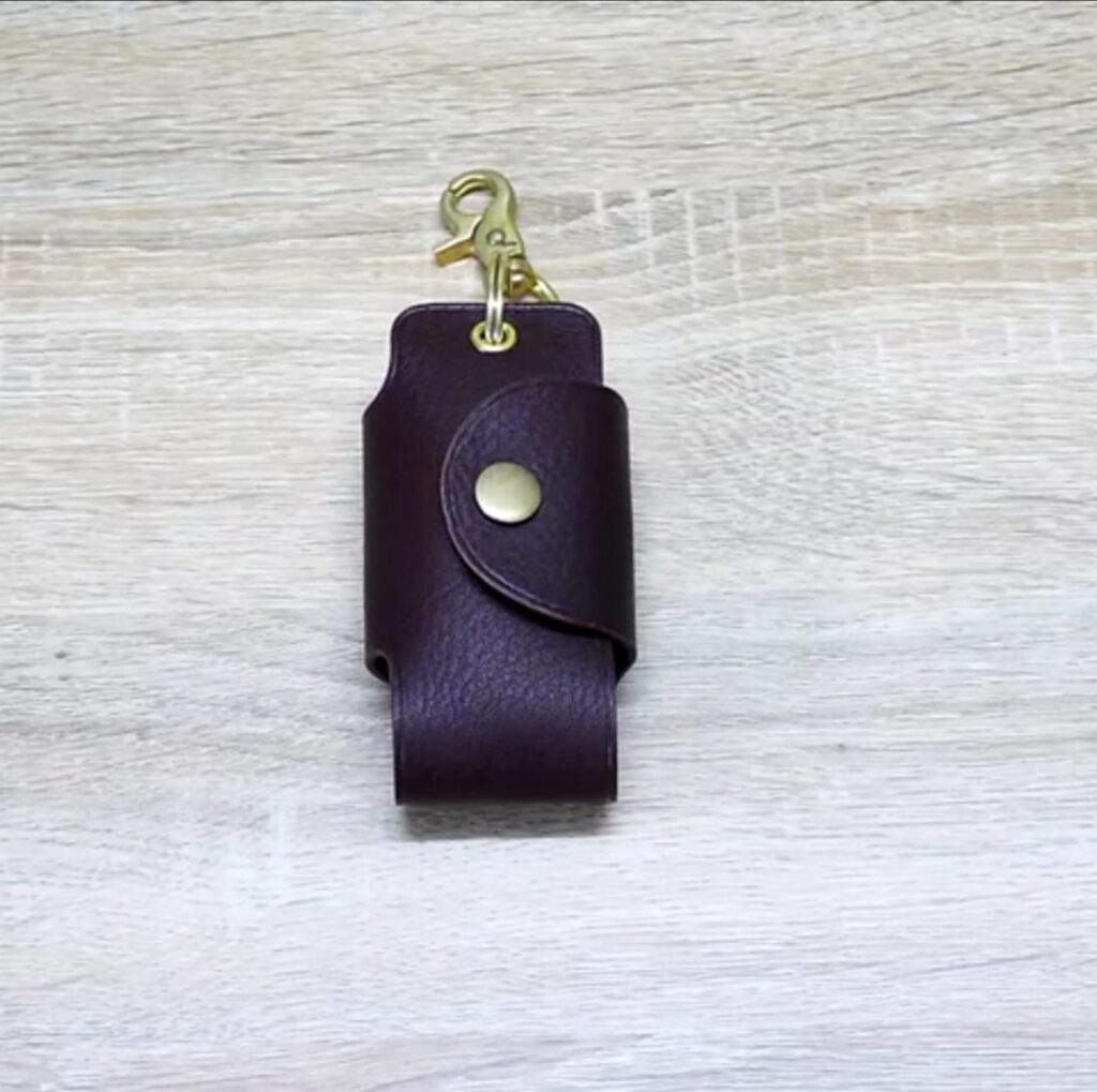 Самой простой ключницы из кожи от Truly Studio